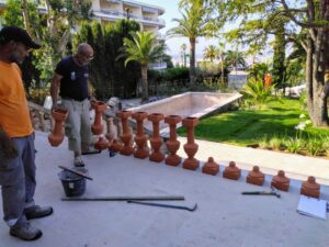 Restauration des balustres extérieures d’une maison Belle Époque à Saint-Raphaël en bord de mer